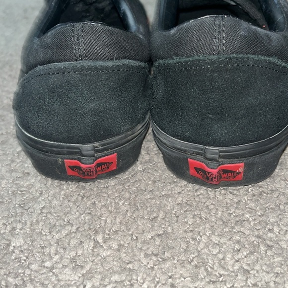 Old Skool Black Vans w/ flames on the sides. Size 11.5 - Picture 5 of 8